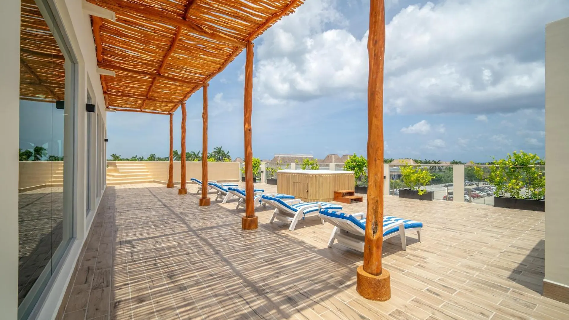2 Bd With Balcony, Rooftop Pool, Hot Tub, Gym Playa del Carmen 0*,