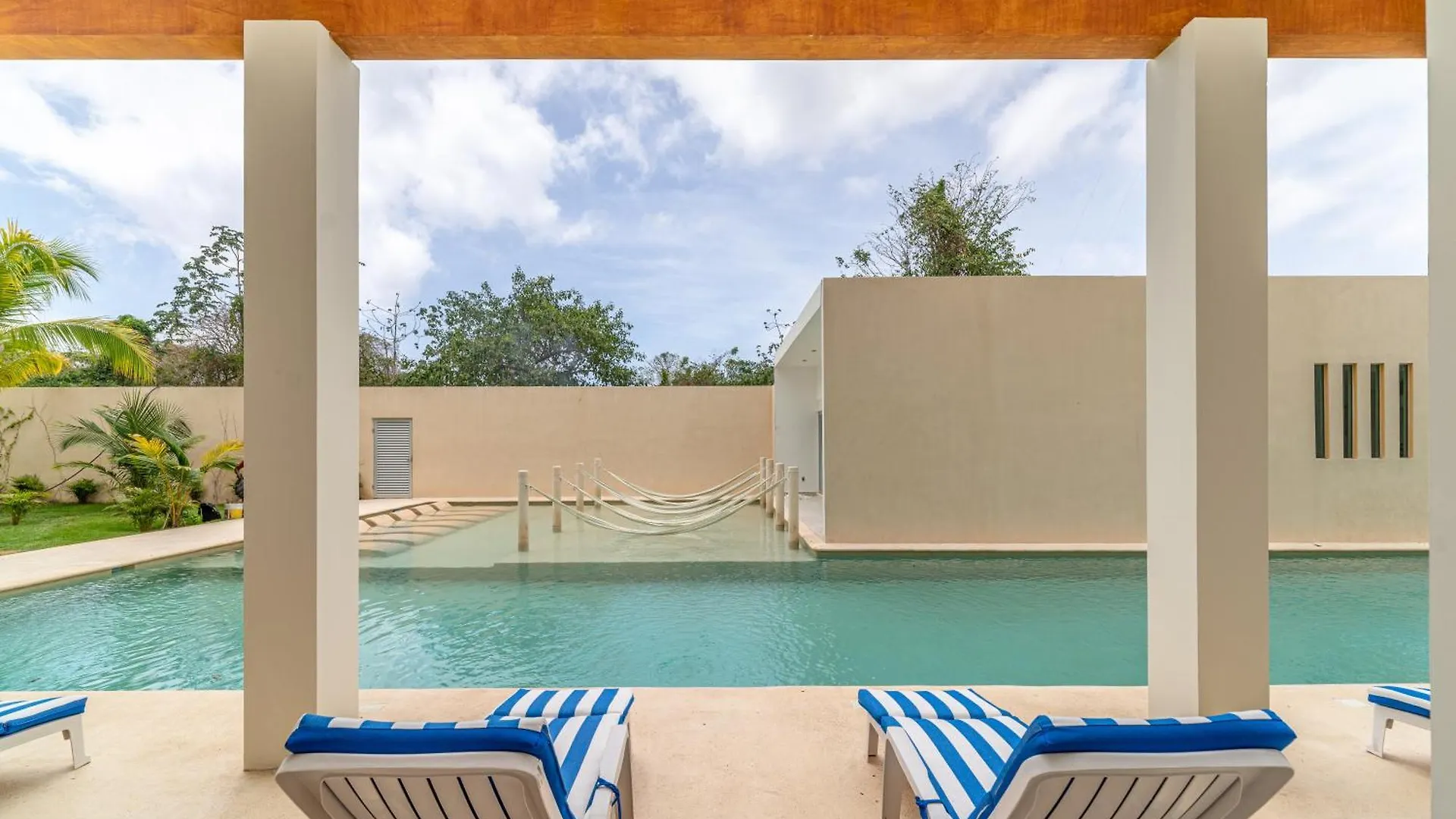 2 Bd With Balcony, Rooftop Pool, Hot Tub, Gym Playa del Carmen Holiday home