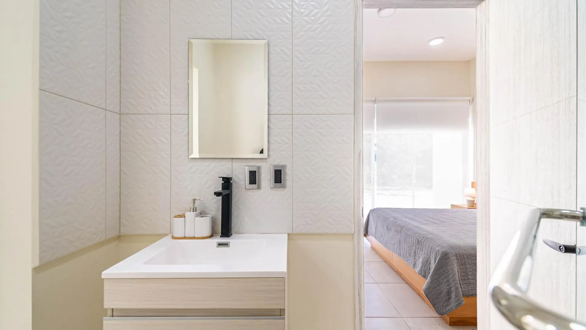 2 Bd With Balcony, Rooftop Pool, Hot Tub, Gym Playa del Carmen 0*,  Mexico
