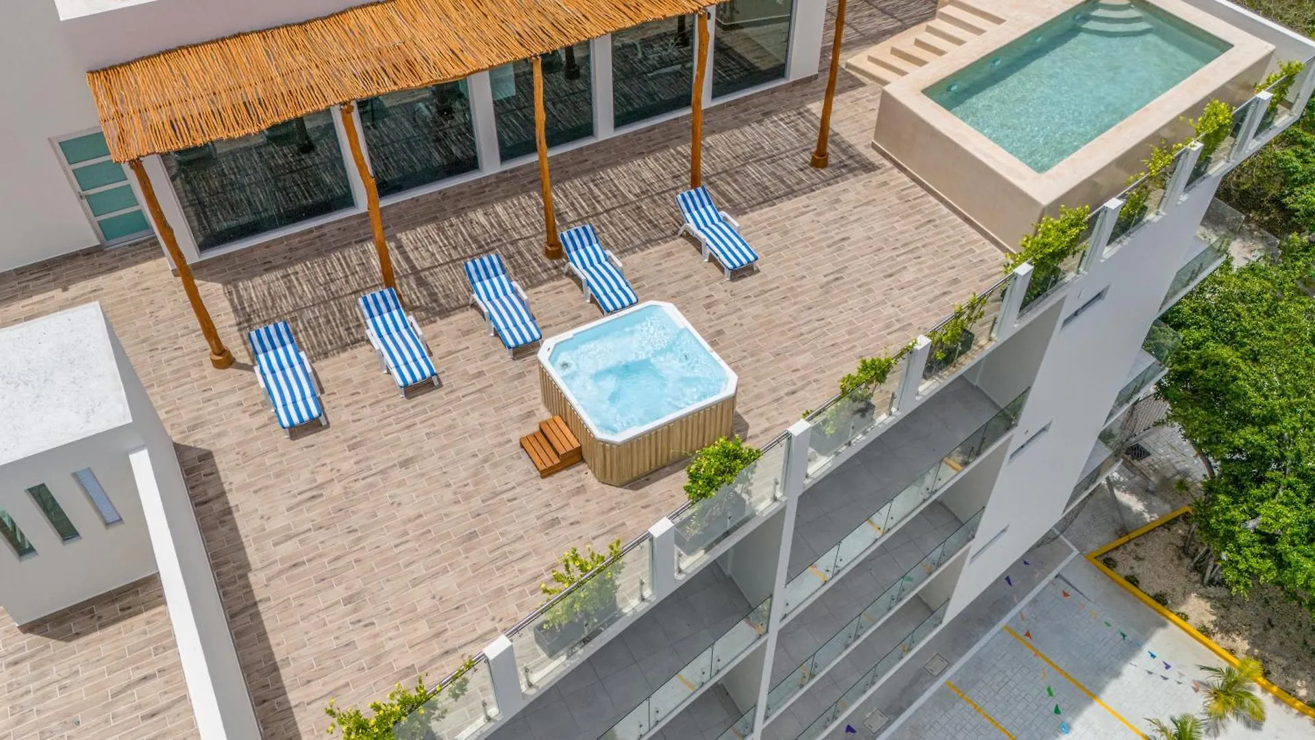 2 Bd With Balcony, Rooftop Pool, Hot Tub, Gym Playa del Carmen