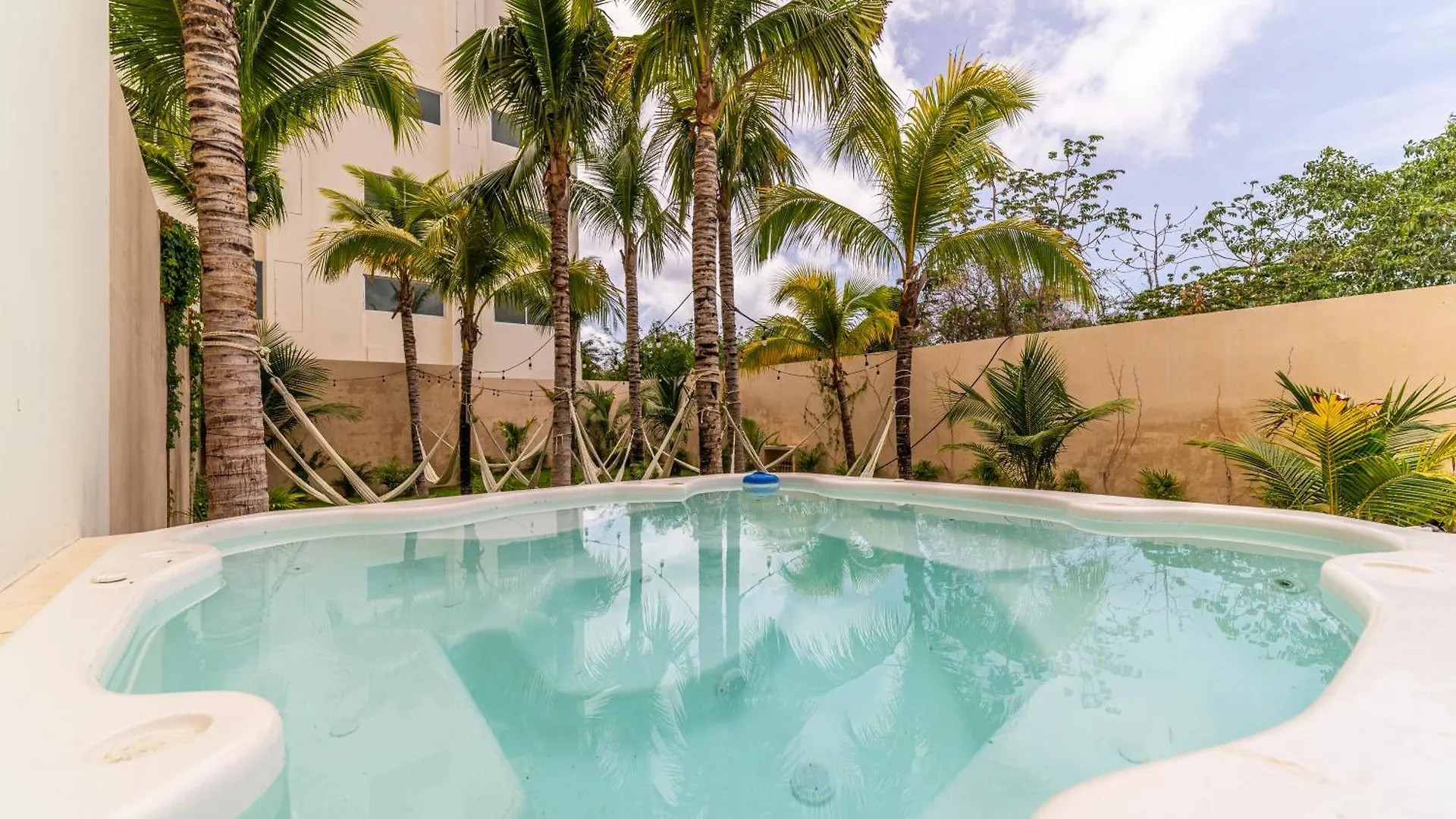 2 Bd With Balcony, Rooftop Pool, Hot Tub, Gym Playa del Carmen