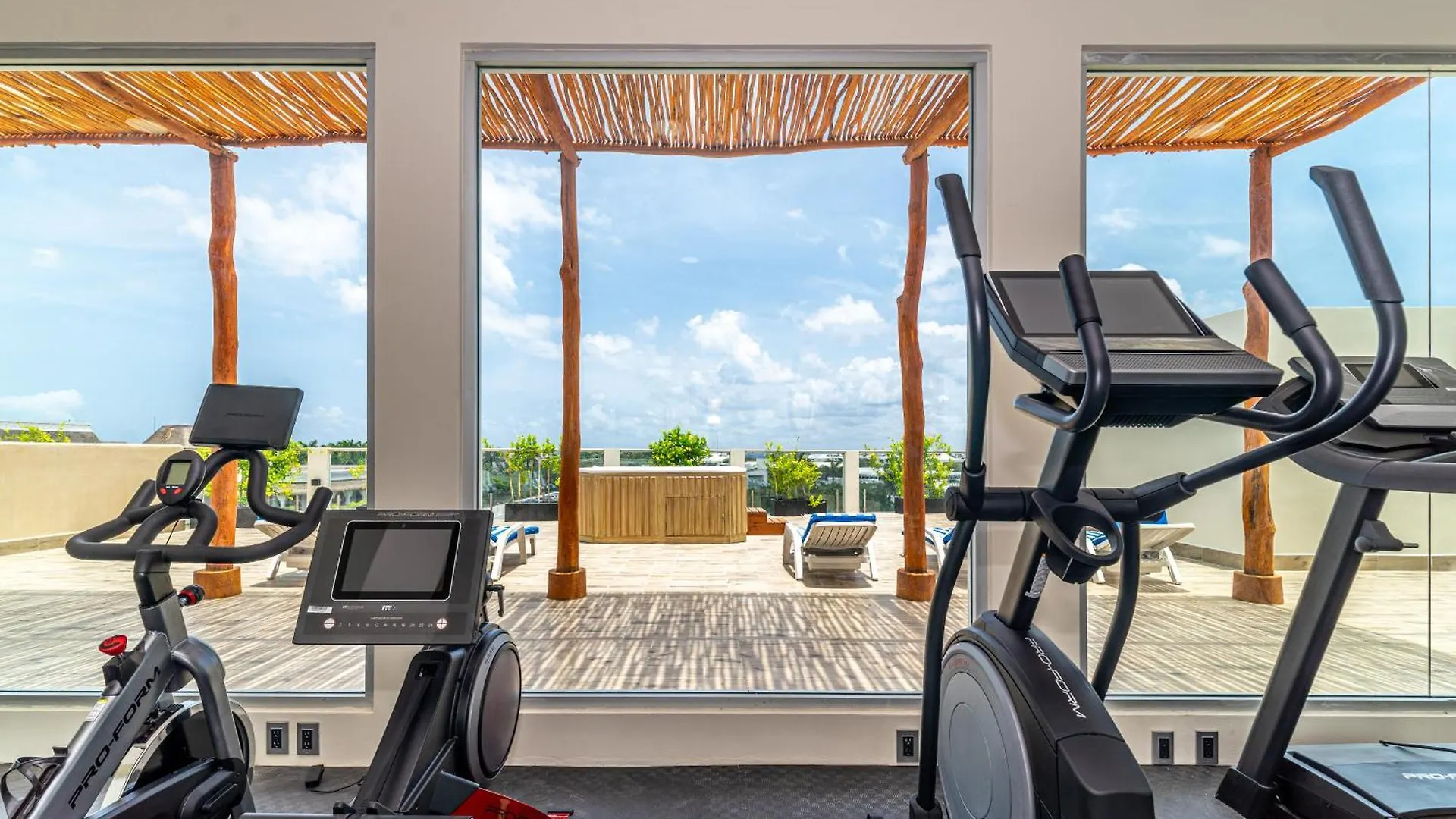 Holiday home 2 Bd With Balcony, Rooftop Pool, Hot Tub, Gym Playa del Carmen