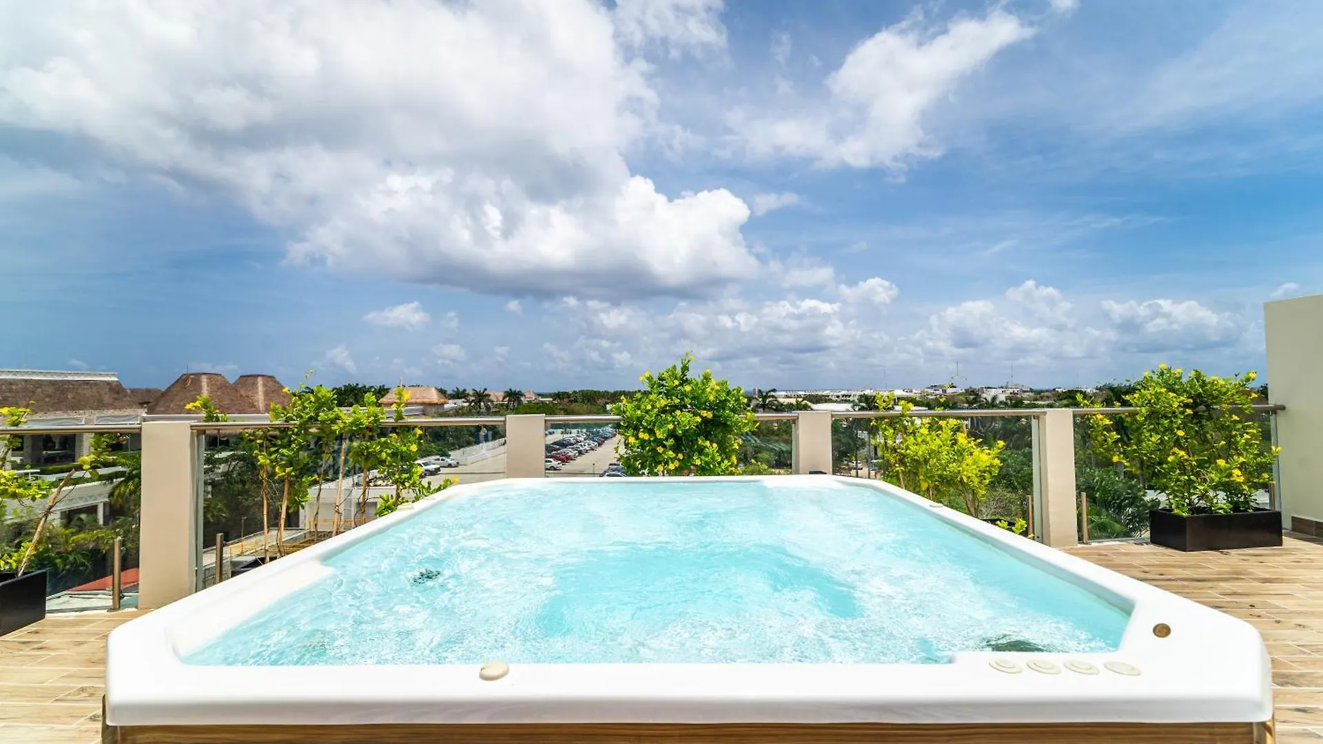 2 Bd With Balcony, Rooftop Pool, Hot Tub, Gym Playa del Carmen