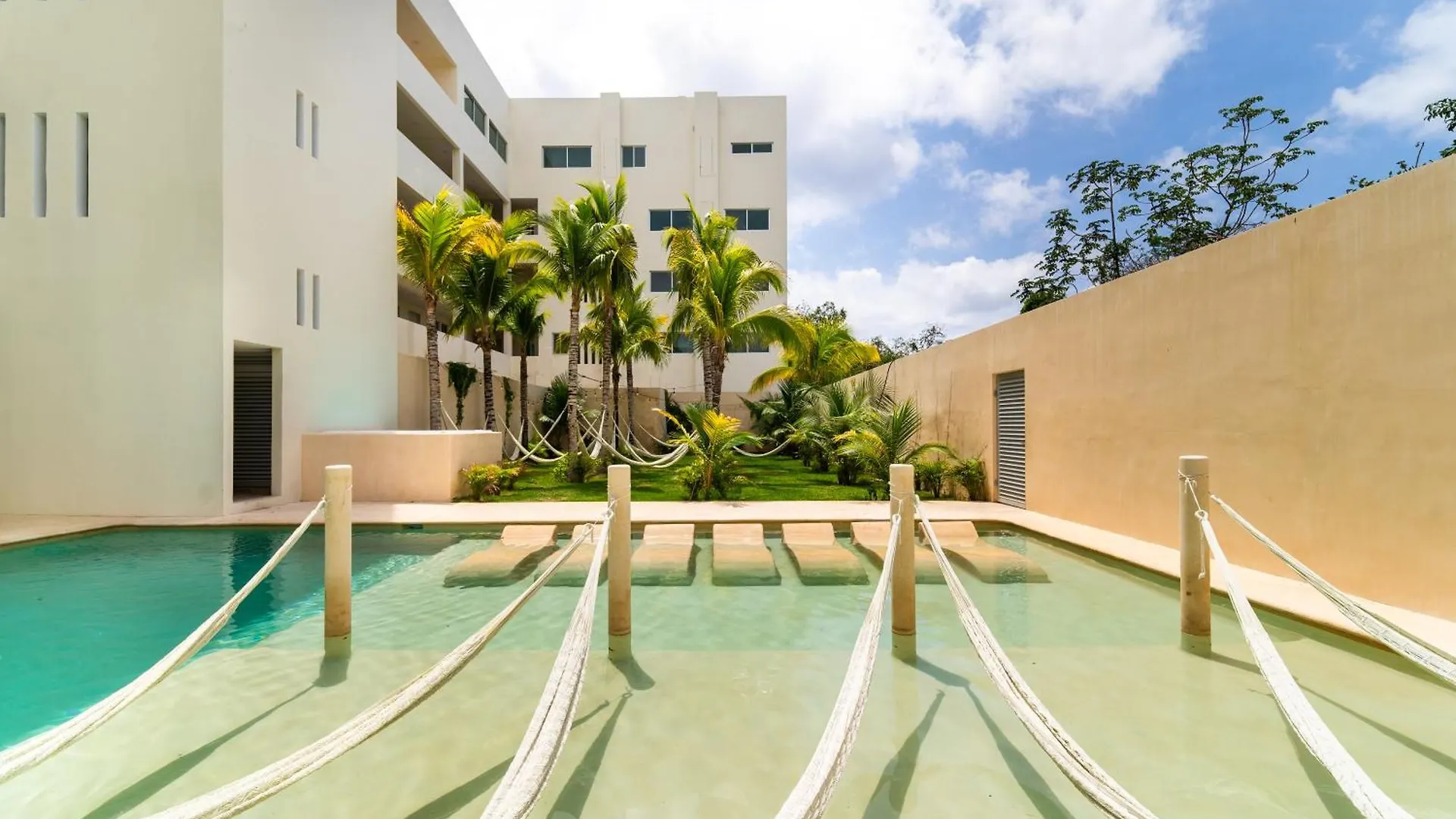 2 Bd With Balcony, Rooftop Pool, Hot Tub, Gym Playa del Carmen