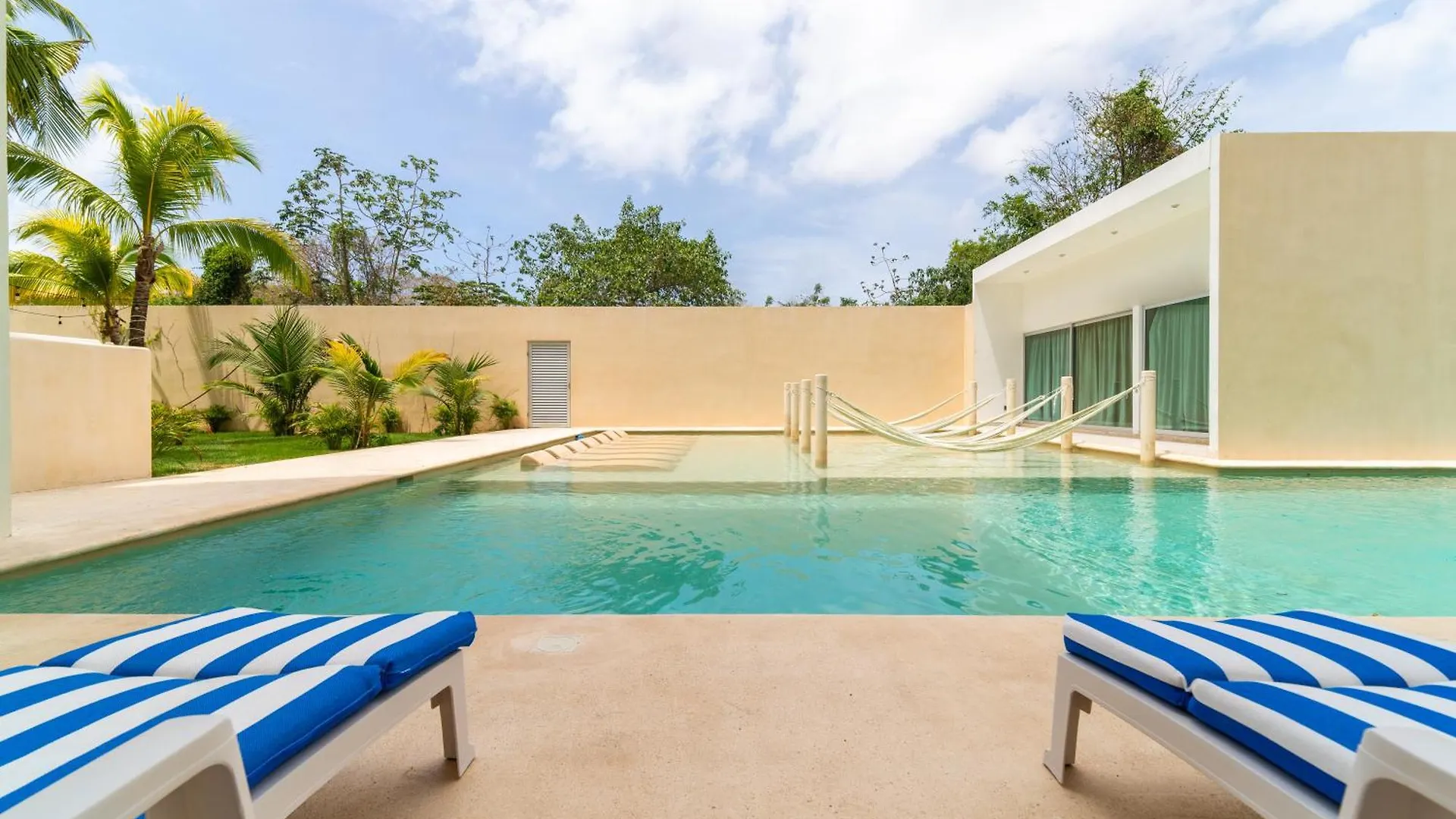 2 Bd With Balcony, Rooftop Pool, Hot Tub, Gym Playa del Carmen