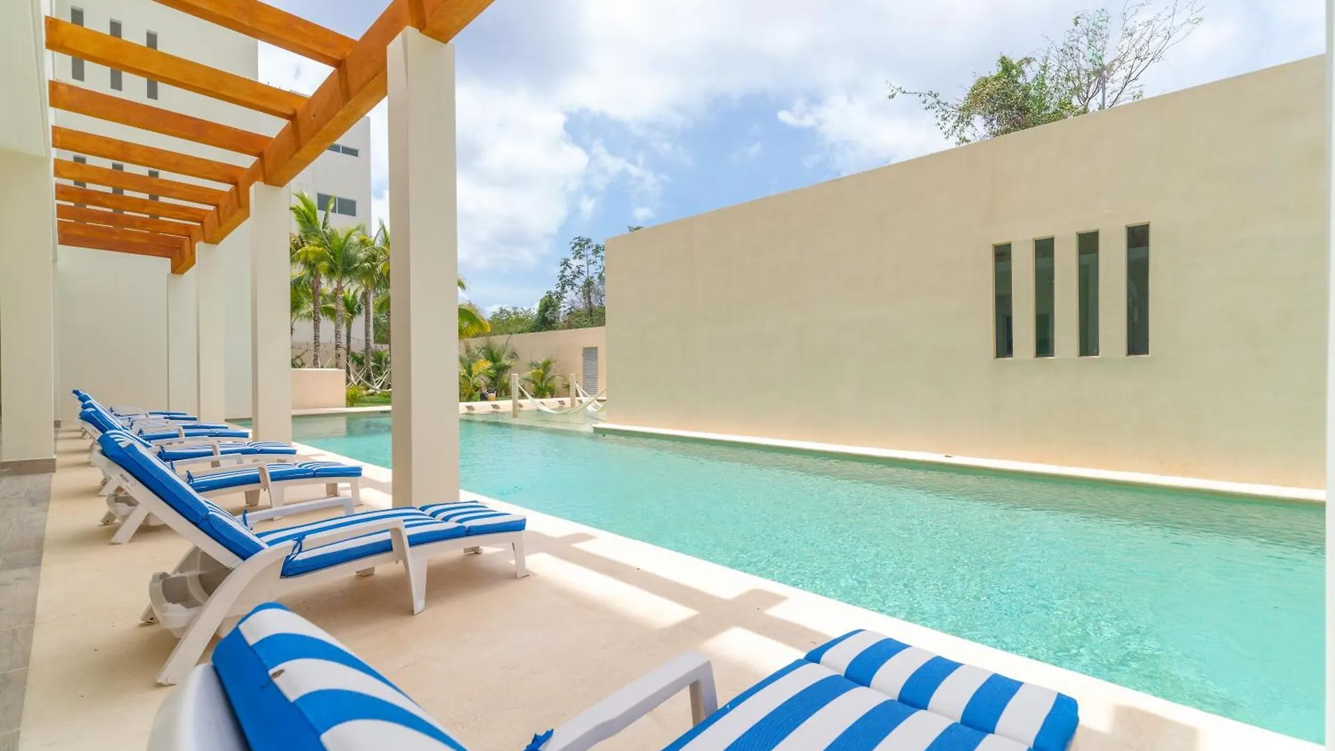 2 Bd With Balcony, Rooftop Pool, Hot Tub, Gym Playa del Carmen