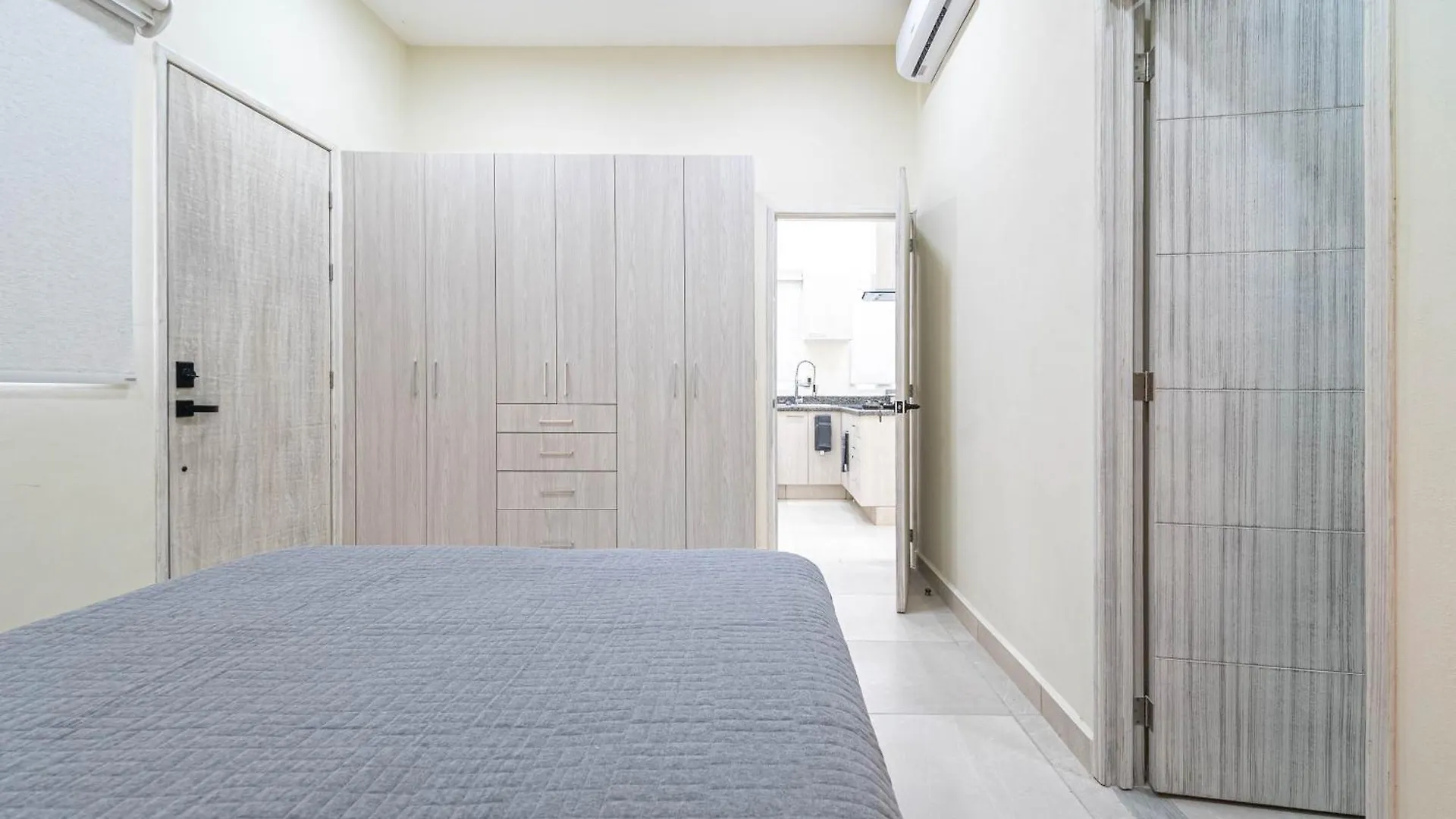 2 Bd With Balcony, Rooftop Pool, Hot Tub, Gym Playa del Carmen Holiday home