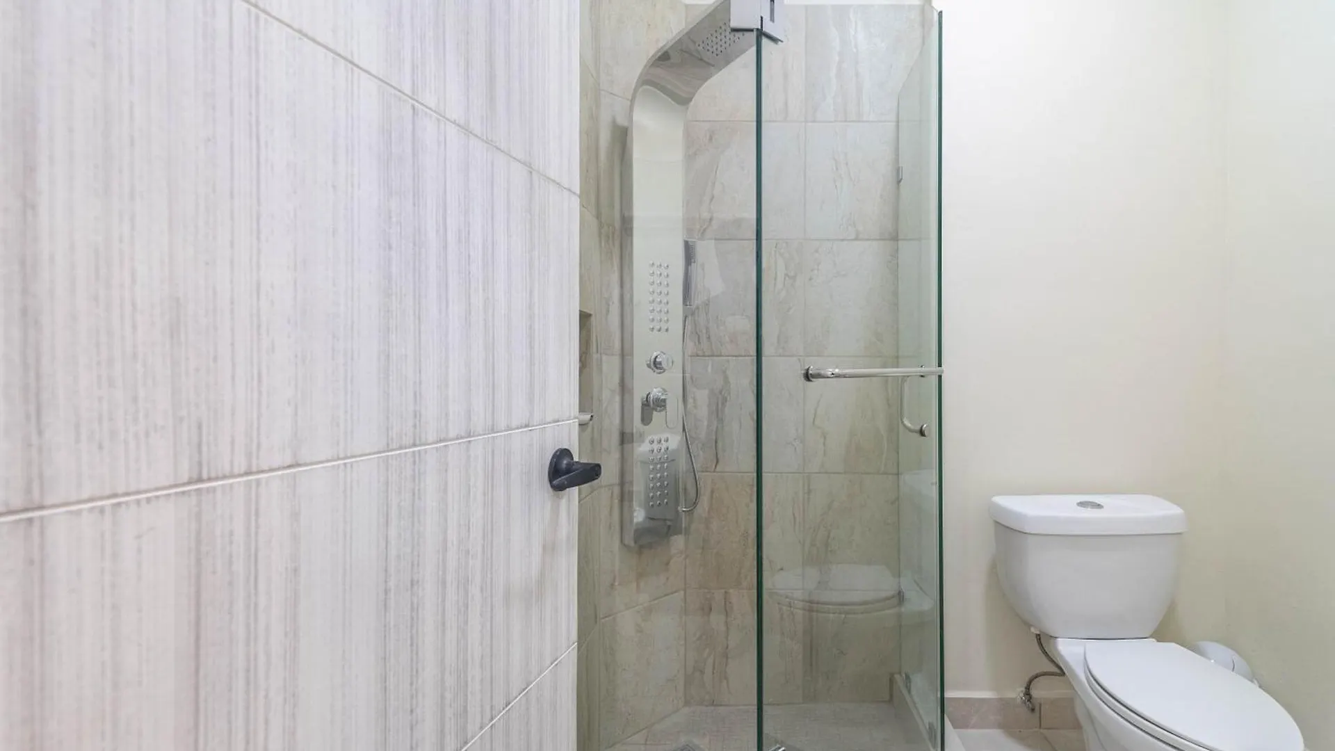 Holiday home 2 Bd With Balcony, Rooftop Pool, Hot Tub, Gym Playa del Carmen
