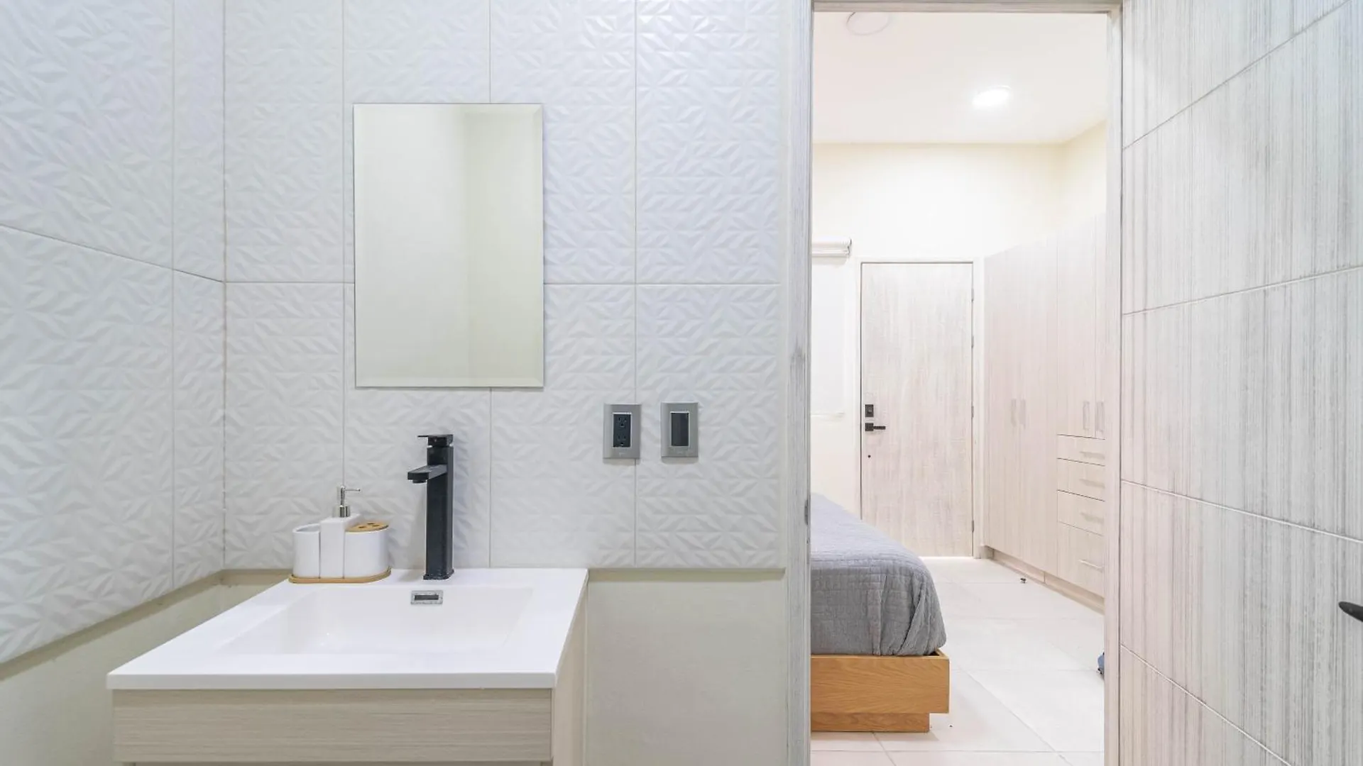 Holiday home 2 Bd With Balcony, Rooftop Pool, Hot Tub, Gym Playa del Carmen Mexico