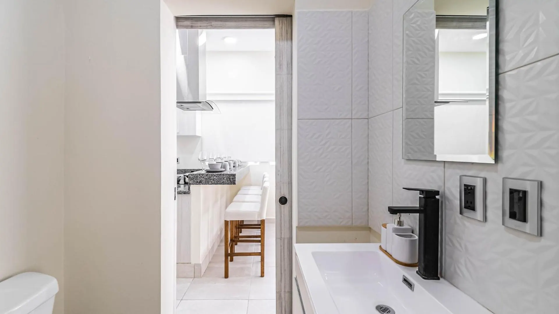 2 Bd With Balcony, Rooftop Pool, Hot Tub, Gym Playa del Carmen
